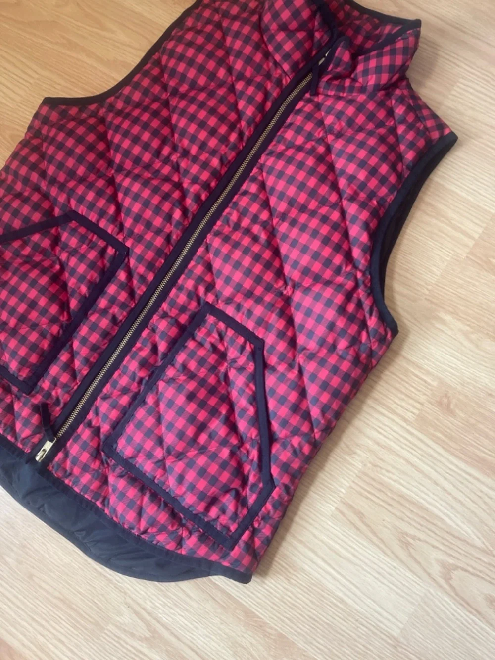 J Crew Red Black Buffalo Check Quilted Puffer Vest Gilet Size Medium